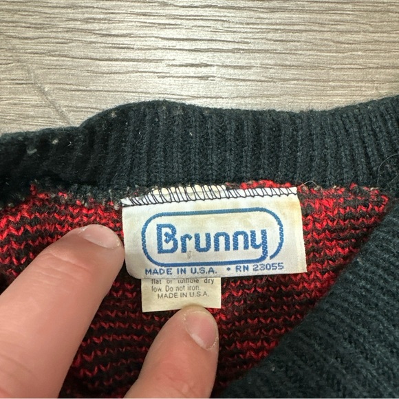 Vintage 80s Brunny Abstract Geometric Pull Over Black Red Sweater USA Made Large - Picture 7 of 9